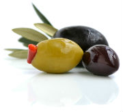 Различные размеры оливок из Греции